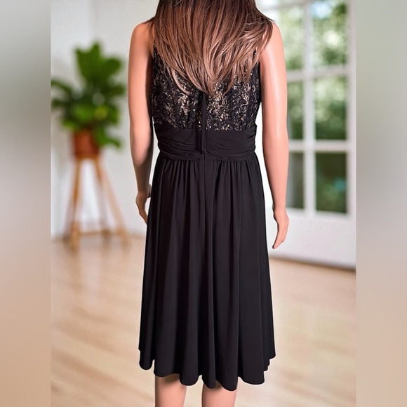 R&M Richards Black w/Lace Evening Dress. Cruise, Party, Cocktail. Size 10 - Picture 3 of 6